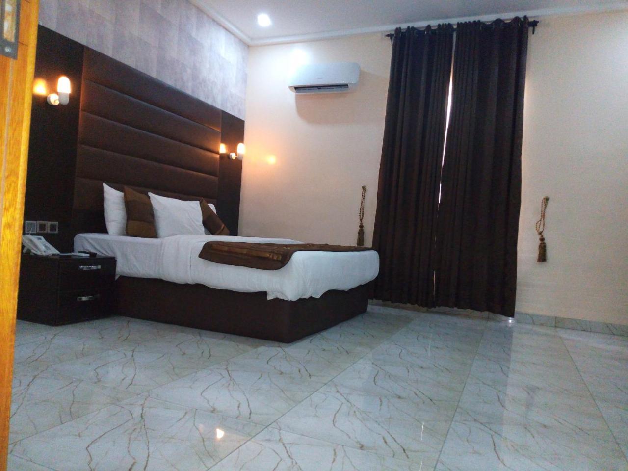 Bana Hotel & Suites Lagos Eksteriør bilde